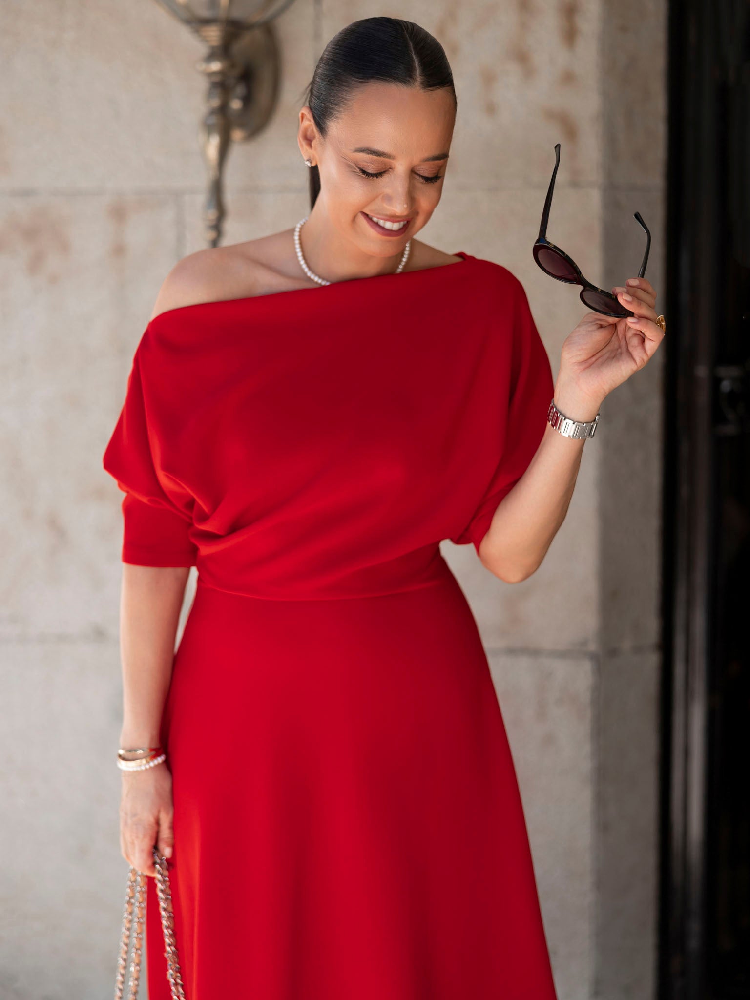 Lady in red: ai in garderoba acea rochie rosie perfecta?